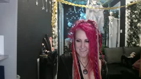 Snapshot of saucysky chatting on 10.23.25 SaucySky online show from 10.23.25