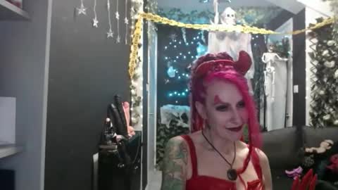 Snapshot of saucysky chatting on 10.24.25 SaucySky online show from 10.24.25