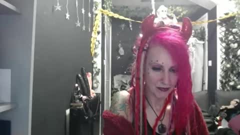 Snapshot of saucysky chatting on 10.25.25 SaucySky online show from 10.25.25