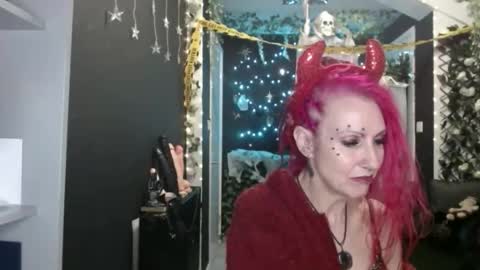 Snapshot of saucysky chatting on 10.27.25 SaucySky online show from 10.27.25