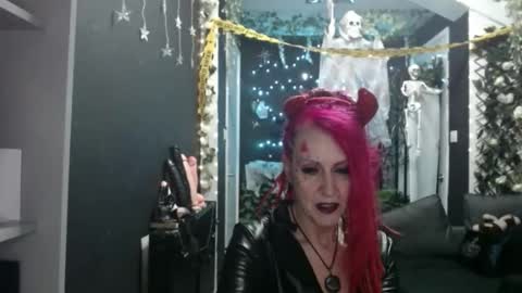 Snapshot of saucysky chatting on 10.28.25 SaucySky online show from 10.28.25