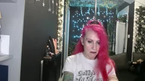 Snapshot of saucysky chatting on 11.03.25 SaucySky online show from 11.03.25