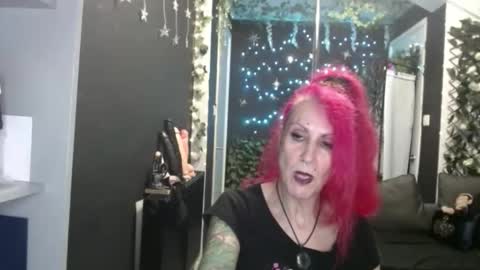 Snapshot of saucysky chatting on 11.05.25 SaucySky online show from 11.05.25