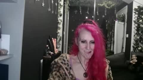 Snapshot of saucysky chatting on 11.06.25 SaucySky online show from 11.06.25