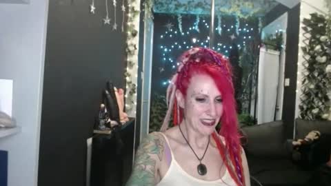 Snapshot of saucysky chatting on 11.07.25 SaucySky online show from 11.07.25