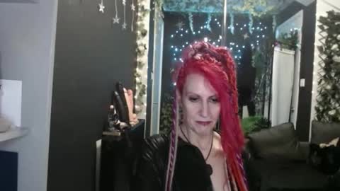 Snapshot of saucysky chatting on 11.09.25 SaucySky online show from 11.09.25