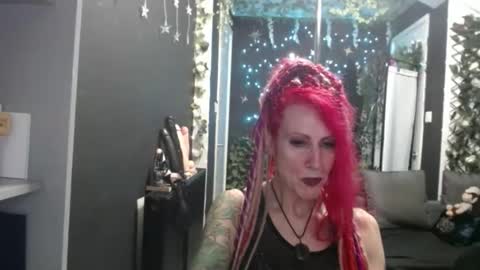 Snapshot of saucysky chatting on 11.10.25 SaucySky online show from 11.10.25