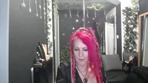 Snapshot of saucysky chatting on 11.27.25 SaucySky online show from 11.27.25