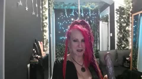 Snapshot of saucysky chatting on 11.29.25 SaucySky online show from 11.29.25