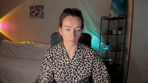 save the qween online show from 10.24.25