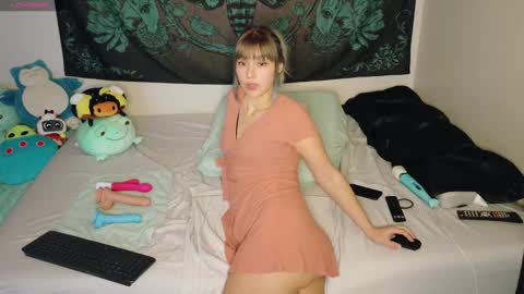 Snapshot of savethebea chatting on 01.06.25 Bea online show from 01.06.25