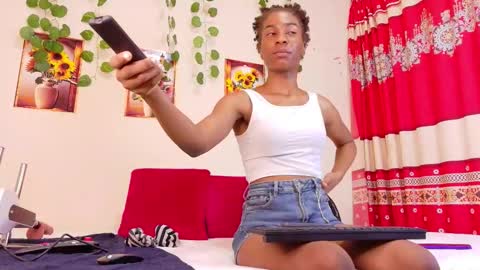 Snapshot of savory_pussy18 chatting on 12.16.25 savory_pussy18 online show from 12.16.25