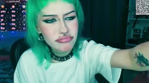 pronoun she. name Mary. age 21. online show from 02.26.26