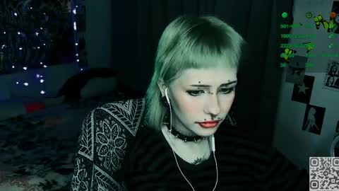 pronoun she. name Mary. age 21. online show from 03.30.26