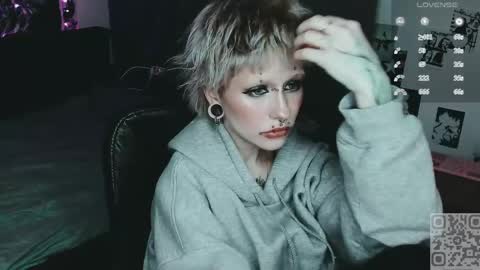 Snapshot of say_mary chatting on 05.13.26 pronoun she. name Mary. age 21. online show from 05.13.26