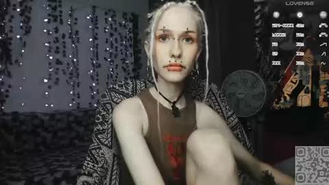 pronoun she. name Mary. age 21. online show from 07.23.26