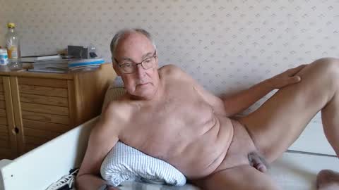 Snapshot of scandxx chatting on 10.28.25 Scand online show from 10.28.25