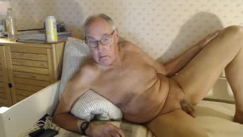 Snapshot of scandxx chatting on 10.30.25 Scand online show from 10.30.25