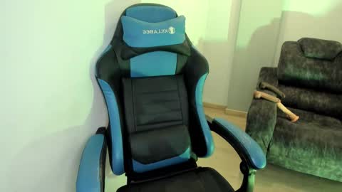 scarbadgirl_ online show from 10.26.25