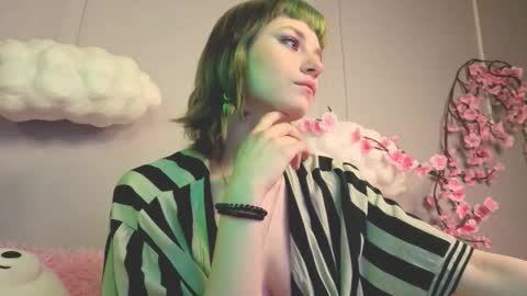 Snapshot of scarle_whisper chatting on 02.28.26 Emmy online show from 02.28.26