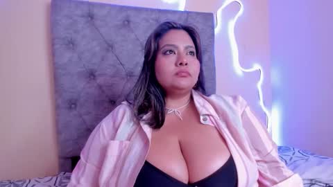 Snapshot of scarleet_boobs chatting on 03.26.26 camila online show from 03.26.26