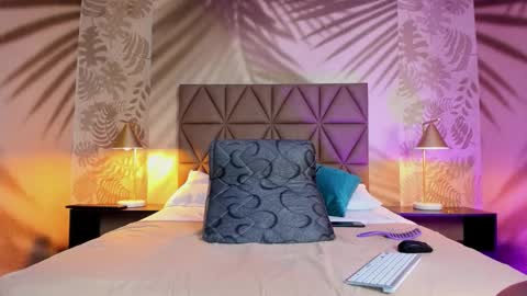 Snapshot of scarleett22 chatting on 10.22.25 Scarleet online show from 10.22.25