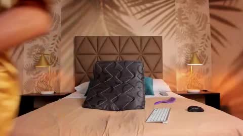 Snapshot of scarleett22 chatting on 11.17.25 Scarleet online show from 11.17.25