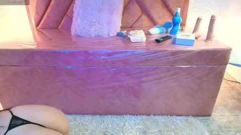 Snapshot of scarlet_anderson1 chatting on 09.16.25 Scarlet online show from 09.16.25