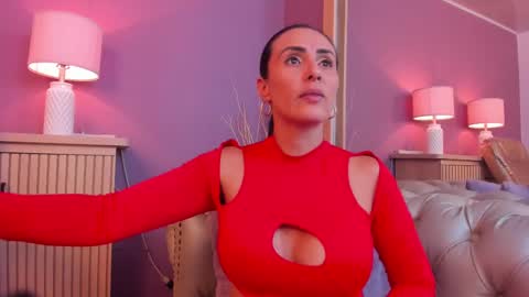 Scarlet Edwars online show from 03.12.25