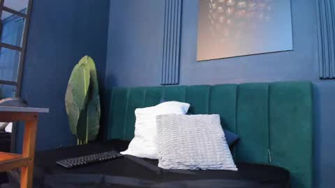 Scarlet Edwars online show from 04.05.26