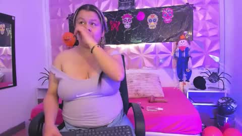 Snapshot of scarlet_fx chatting on 10.18.25 Scarlet online show from 10.18.25