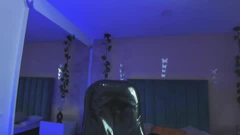 Scarlet online show from 04.15.26