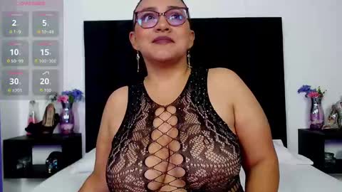 Scarlet Ray  online show from 09.09.25