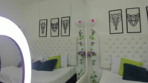 Snapshot of scarlet_stan22 chatting on 12.17.24 Isa online show from 12.17.24