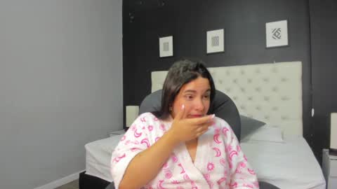 Snapshot of scarlet_stan22 chatting on 01.03.25 Isa online show from 01.03.25