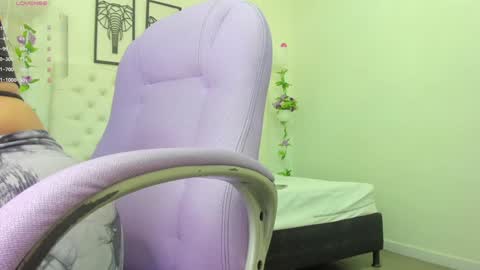 Snapshot of scarlet_stan22 chatting on 01.07.25 Isa online show from 01.07.25