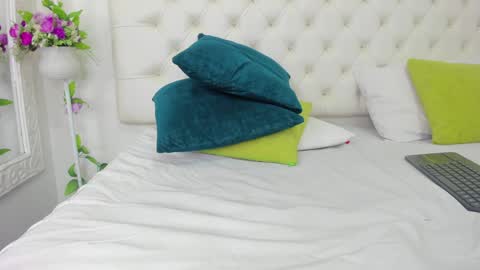 Snapshot of scarlet_stan22 chatting on 01.10.25 Isa online show from 01.10.25