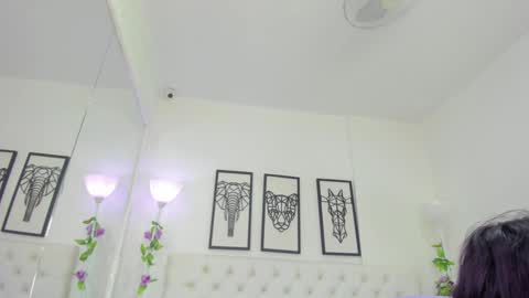 Snapshot of scarlet_stan22 chatting on 01.19.25 Isa online show from 01.19.25