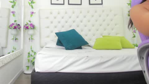 Snapshot of scarlet_stan22 chatting on 01.25.25 Isa online show from 01.25.25