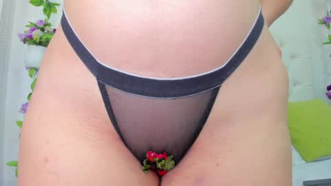 Snapshot of scarlet_stan22 chatting on 02.05.25 Isa online show from 02.05.25