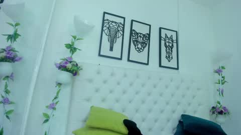 Snapshot of scarlet_stan22 chatting on 02.12.25 Isa online show from 02.12.25