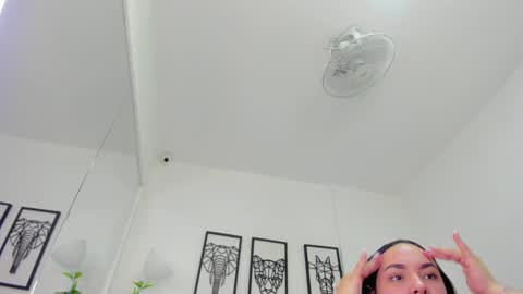 Snapshot of scarlet_stan22 chatting on 02.20.25 Isa online show from 02.20.25