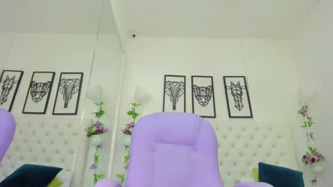 Snapshot of scarlet_stan22 chatting on 02.20.25 Isa online show from 02.20.25