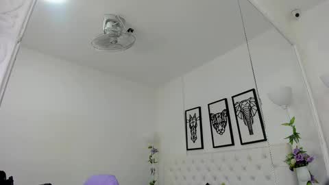 Snapshot of scarlet_stan22 chatting on 02.21.25 Isa online show from 02.21.25