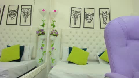 Snapshot of scarlet_stan22 chatting on 03.10.25 Isa online show from 03.10.25