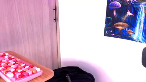 Snapshot of scarletblaze_ chatting on 11.06.25 Scarlet online show from 11.06.25