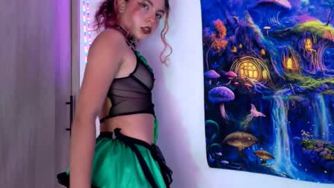 Snapshot of scarletblaze_ chatting on 11.12.25 Scarlet online show from 11.12.25