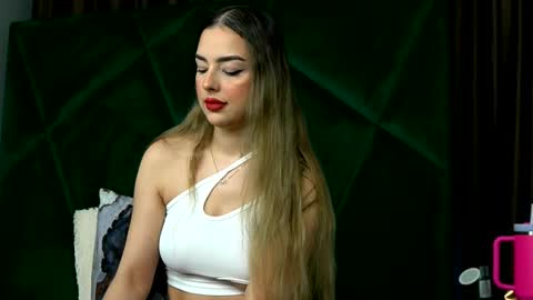 Snapshot of scarletcoles chatting on 02.11.26 Scarlet online show from 02.11.26