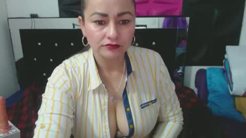 Snapshot of scarletglow1 chatting on 12.05.24 scarletglow1 online show from 12.05.24