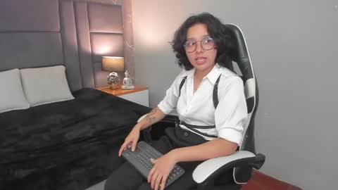 Snapshot of scarleth_blaze chatting on 05.23.26 scarleth_blaze online show from 05.23.26